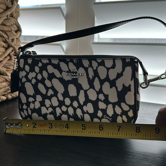 Cute little bag, convenient to carry a small wallet, keys and phone! - Picture 1 of 3